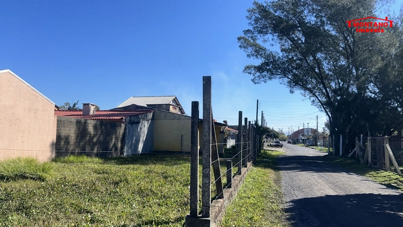 Terreno de esquina muito bem localizado pronto para construir!: 1ª foto da galeria de imagens do imóvel