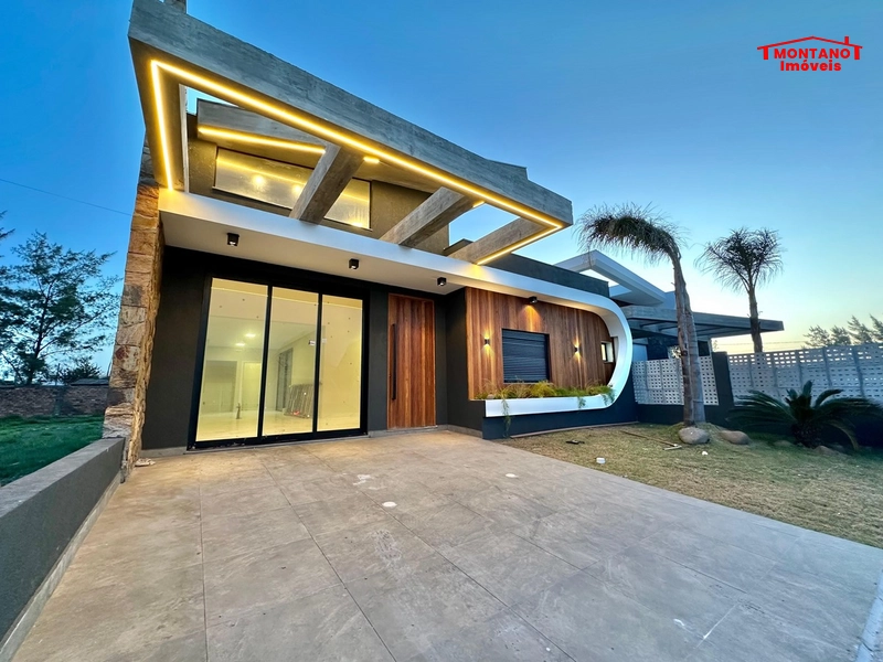 Linda Casa com Piscina no Jardim Beira Mar