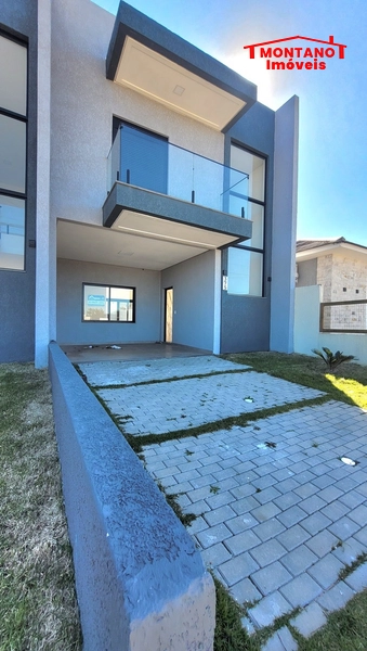 Sobrado de 3 Dormitórios - Perto do Mar!