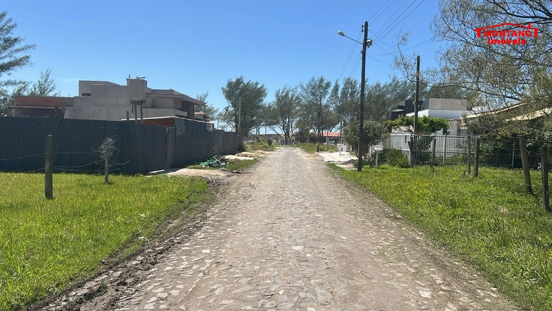 Terreno Enorme  de Esquina - 1 Quadra do Mar!: 6ª foto da galeria de imagens do imóvel