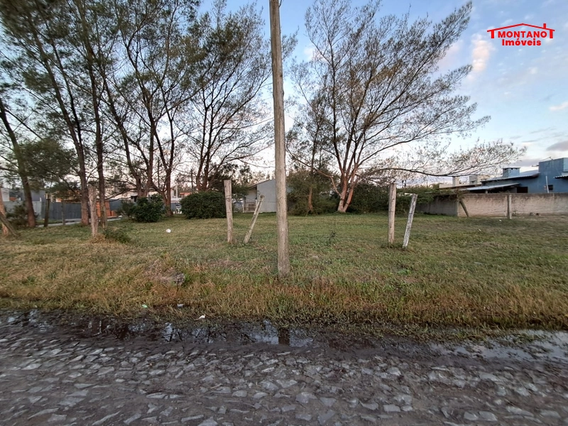 Terreno Enorme de Esquina - 1 Quadra do Mar!: 4ª foto da galeria de imagens do imóvel
