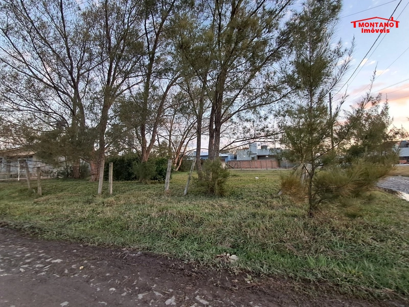 Terreno Enorme de Esquina - 1 Quadra do Mar!: 3ª foto da galeria de imagens do imóvel