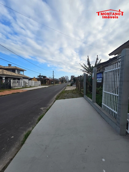 SOBRADO À VENDA, BAIRRO DE MORADORES E LOCALIZADO PRÓXIMO AO MAR !: 8ª foto da galeria de imagens do imóvel
