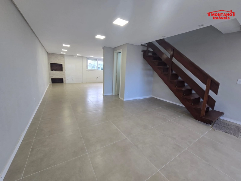 SOBRADO À VENDA, BAIRRO DE MORADORES E LOCALIZADO PRÓXIMO AO MAR !: 2ª foto da galeria de imagens do imóvel