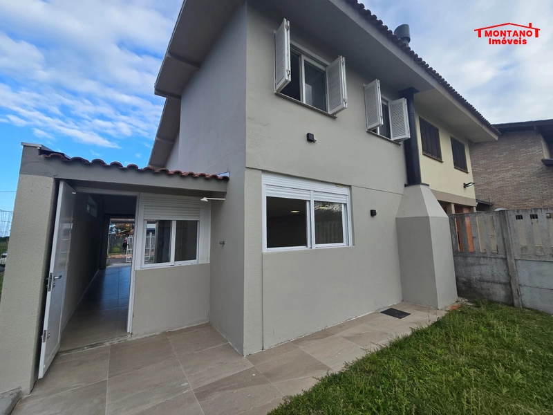 SOBRADO À VENDA, BAIRRO DE MORADORES E LOCALIZADO PRÓXIMO AO MAR !: 1ª foto da galeria de imagens do imóvel