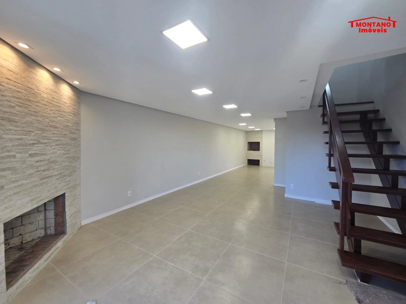 SOBRADO À VENDA, BAIRRO DE MORADORES E LOCALIZADO PRÓXIMO AO MAR !: 4ª foto da galeria de imagens do imóvel