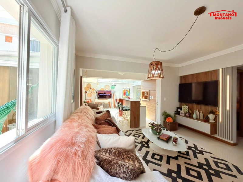 APARTAMENTO À VENDA COM 3 VAGAS E 2 TERRAÇOS ÓTIMOS  Parece uma casa!: 3ª foto da galeria de imagens do imóvel