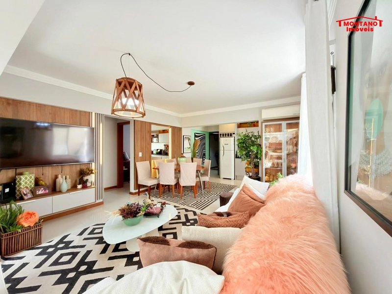 APARTAMENTO À VENDA COM 3 VAGAS E 2 TERRAÇOS ÓTIMOS  Parece uma casa!: 2ª foto da galeria de imagens do imóvel