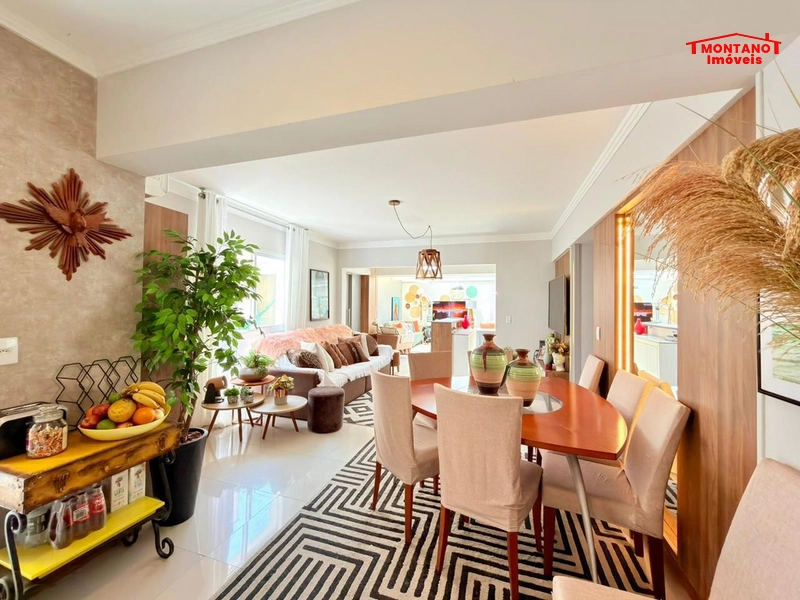 APARTAMENTO À VENDA COM 3 VAGAS E 2 TERRAÇOS ÓTIMOS  Parece uma casa!