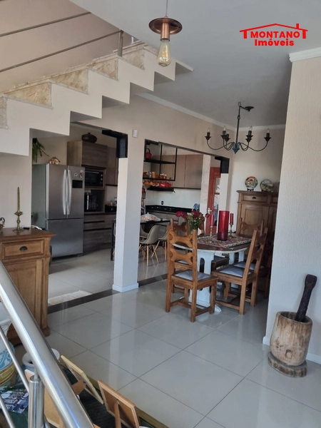 Excelente sobrado no Centro de Capão Novo