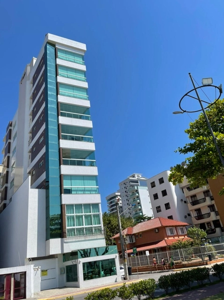 Sobrado frente mar em Itapema: 2ª foto da galeria de imagens do imóvel