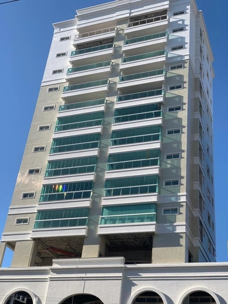 Apartamento na Meia praia de Itapema: 2ª foto da galeria de imagens do imóvel