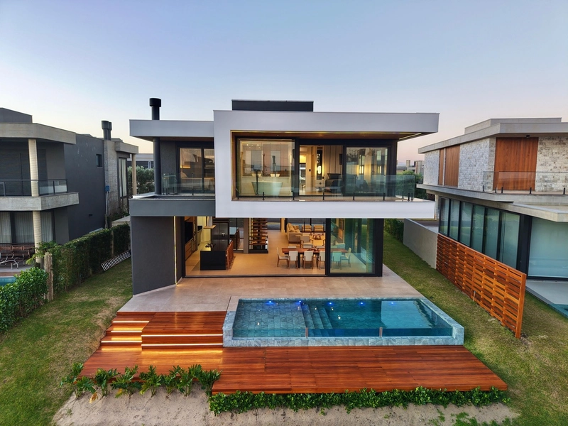 CASA EM CONDOMÍNIO 5 SUITES: 1ª foto da galeria de imagens do imóvel