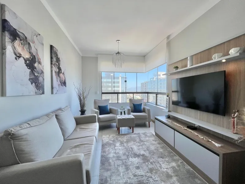 Amplo 02 dormitórios, centro, próximo do mar!!