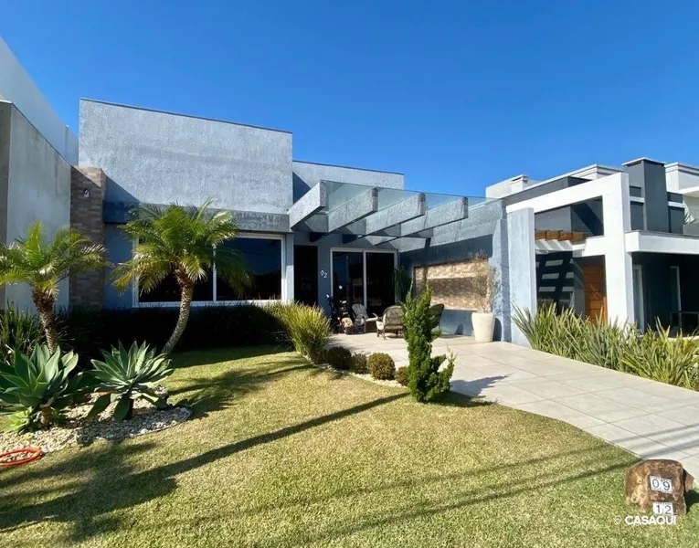 Casa Térrea com 4 Suítes em Frente ao Clube – Las Palmas: 2ª foto da galeria de imagens do imóvel