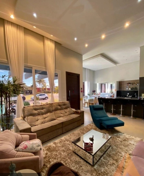 Casa Térrea com 4 Suítes em Frente ao Clube – Las Palmas: 1ª foto da galeria de imagens do imóvel