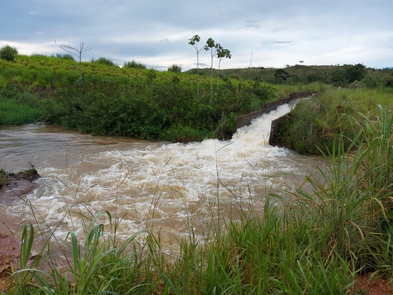 Fazenda com PIVÔS - Para SOJA-CAFÉ-LARANJA-GADO: 10ª foto da galeria de imagens do imóvel
