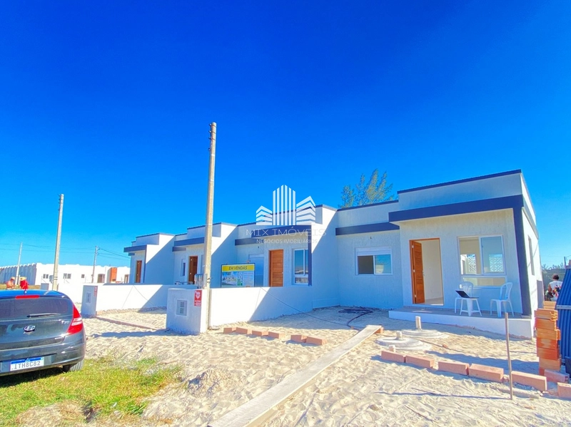 Excelente casa Geminada a uma quadra do MAR!: 1ª foto da galeria de imagens do imóvel