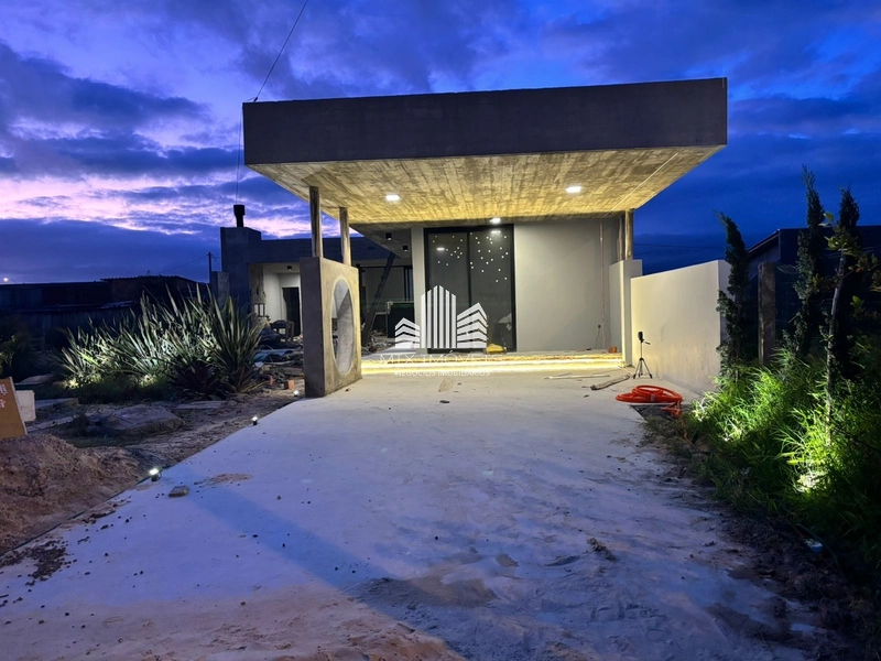 Casa frente leste com piscina e quadra de vôlei!: 1ª foto da galeria de imagens do imóvel