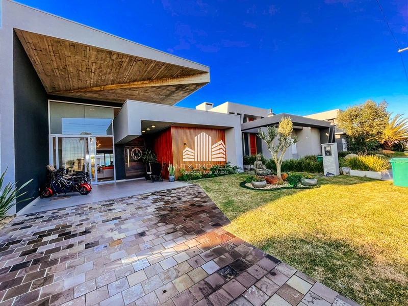 Linda casa térrea beira lago, no Condomínio Riviera.: 1ª foto da galeria de imagens do imóvel