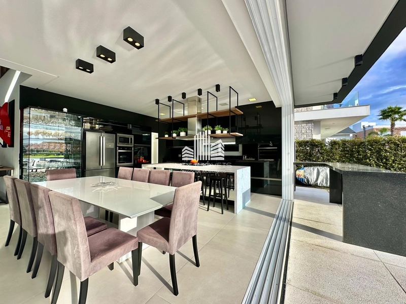 Magnifica casa sobrado, beira lago no condomínio Enseada.: 8ª foto da galeria de imagens do imóvel