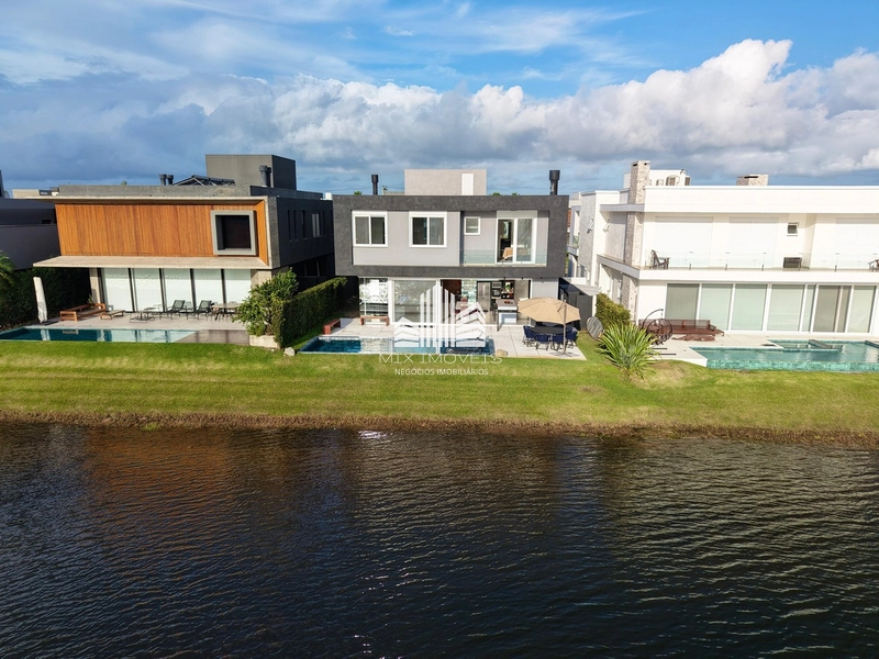 Magnifica casa sobrado, beira lago no condomínio Enseada.: 30ª foto da galeria de imagens do imóvel