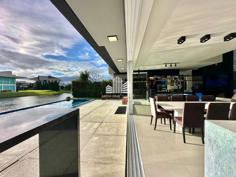 Magnifica casa sobrado, beira lago no condomínio Enseada.: 10ª foto da galeria de imagens do imóvel