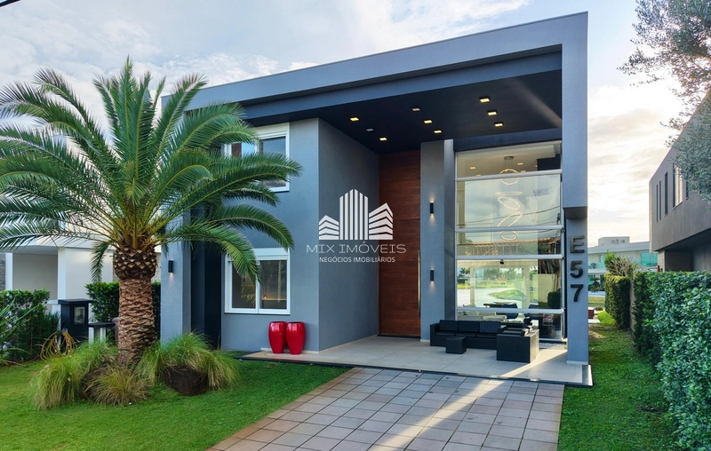 Magnifica casa sobrado, beira lago no condomínio Enseada.: 2ª foto da galeria de imagens do imóvel