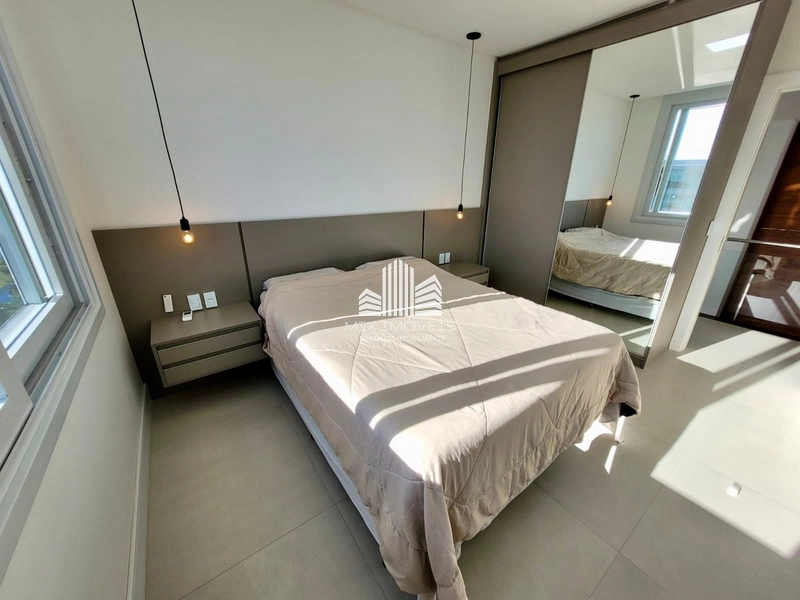 Magnifica casa sobrado, beira lago no condomínio Enseada.: 26ª foto da galeria de imagens do imóvel