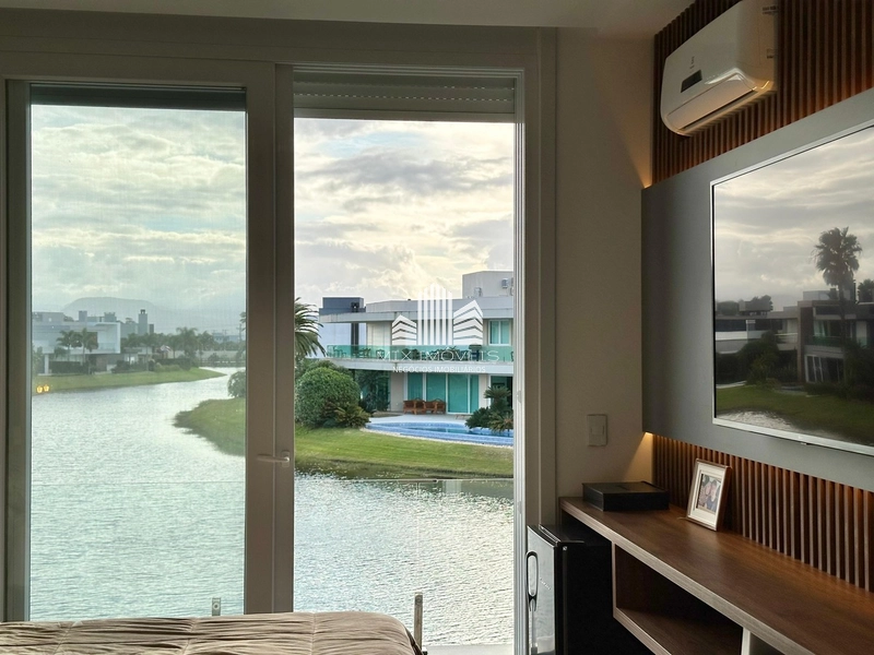 Magnifica casa sobrado, beira lago no condomínio Enseada.: 15ª foto da galeria de imagens do imóvel