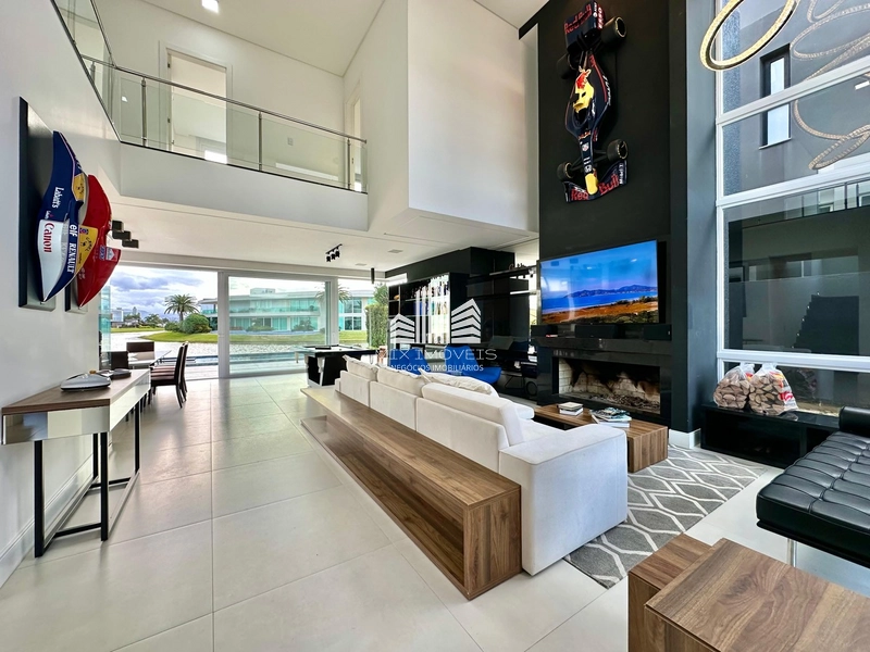 Magnifica casa sobrado, beira lago no condomínio Enseada.: 4ª foto da galeria de imagens do imóvel