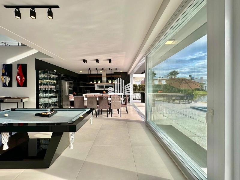 Magnifica casa sobrado, beira lago no condomínio Enseada.: 7ª foto da galeria de imagens do imóvel