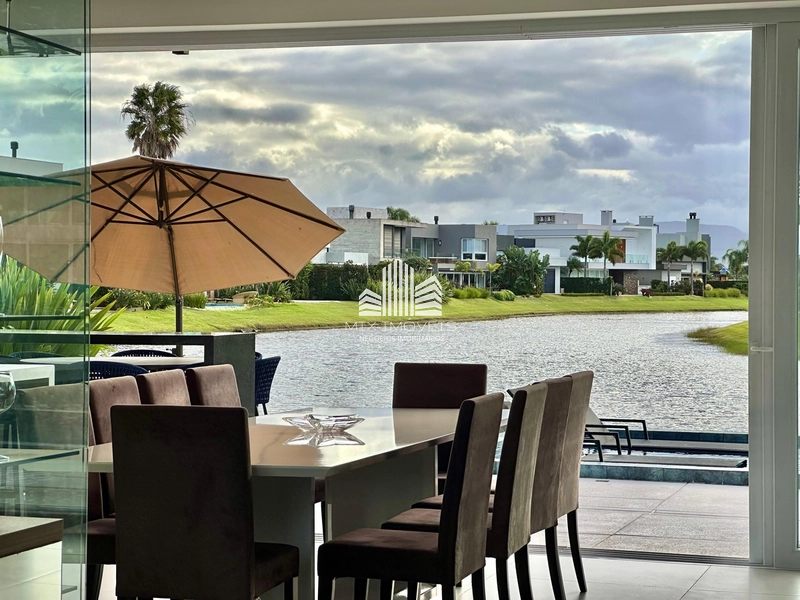Magnifica casa sobrado, beira lago no condomínio Enseada.: 22ª foto da galeria de imagens do imóvel