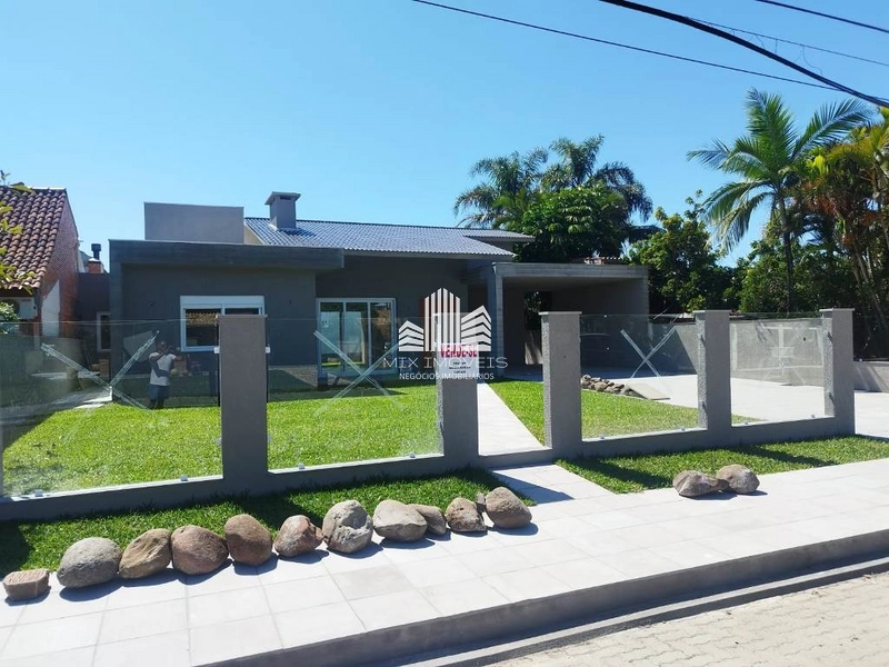 Linda casa térrea, estilo contemporâneo Atlântida Xangri-lá RS.: 2ª foto da galeria de imagens do imóvel