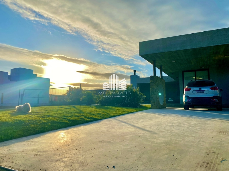 Excelente casa com piscina e quadra Futvôlei, para locação temporada!: 1ª foto da galeria de imagens do imóvel