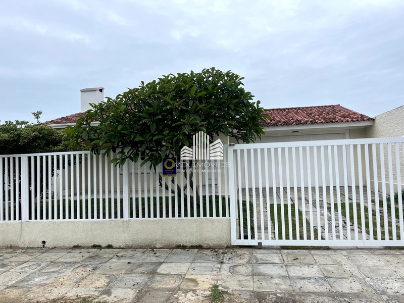 Excelente casa térrea, uma quadra do mar, Centro Xangri-lá RS.: 2ª foto da galeria de imagens do imóvel