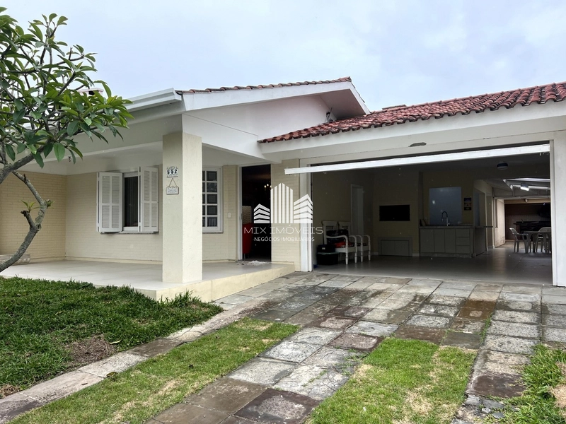 Excelente casa térrea, uma quadra do mar, Centro Xangri-lá RS.: 3ª foto da galeria de imagens do imóvel