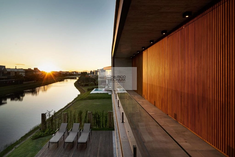 Casa beira lago em condomínio fechado: 5ª foto da galeria de imagens do imóvel