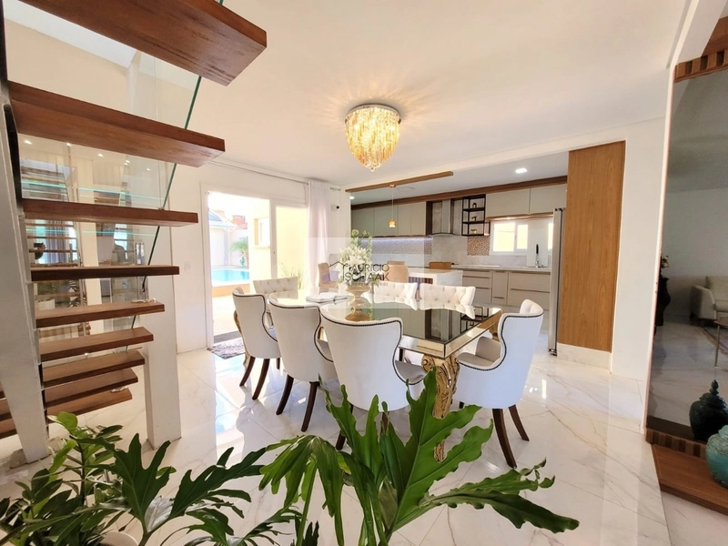 Casa reformada em ótima localização em Atlântida: 3ª foto da galeria de imagens do imóvel