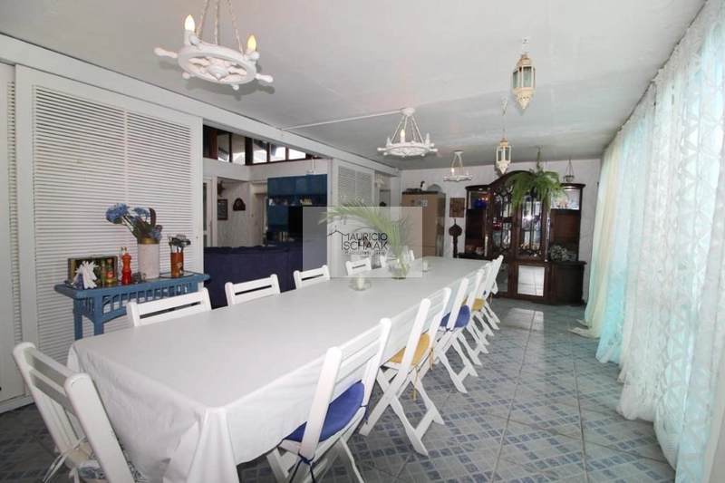 Casa em Atlântida com arquitetura grega: 2ª foto da galeria de imagens do imóvel