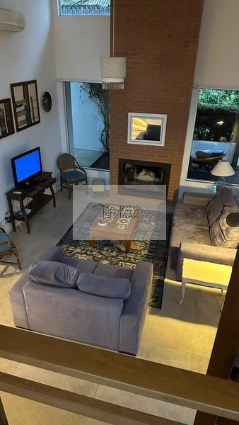 Casa beira lago em condomínio fechado: 2ª foto da galeria de imagens do imóvel