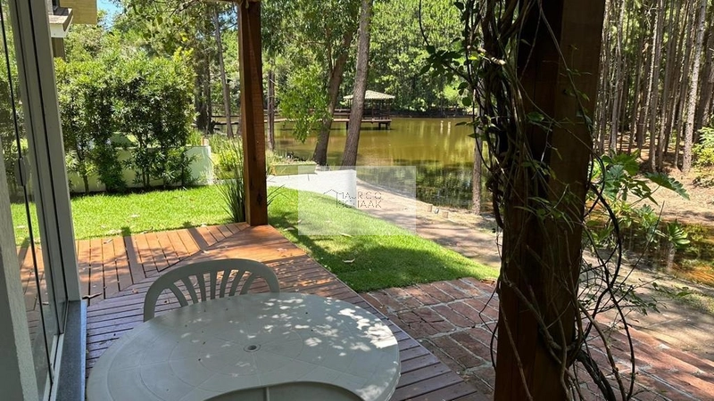 Casa beira lago em condomínio fechado: 16ª foto da galeria de imagens do imóvel