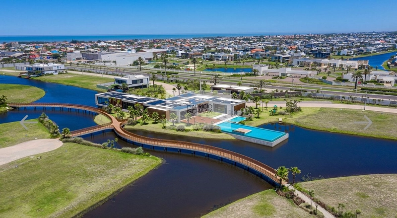 Lote em condomínio de luxo: 1ª foto da galeria de imagens do imóvel