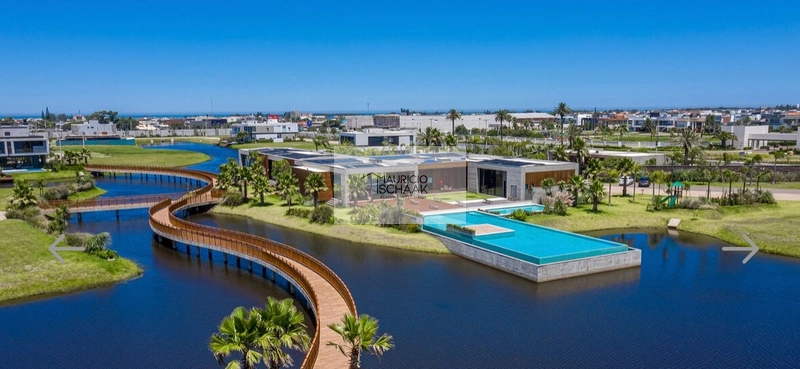 Lote beira lago em condomínio fechado: 3ª foto da galeria de imagens do imóvel