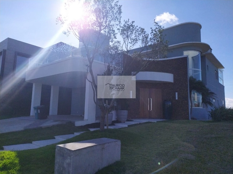 Sobrado em condomínio náutico