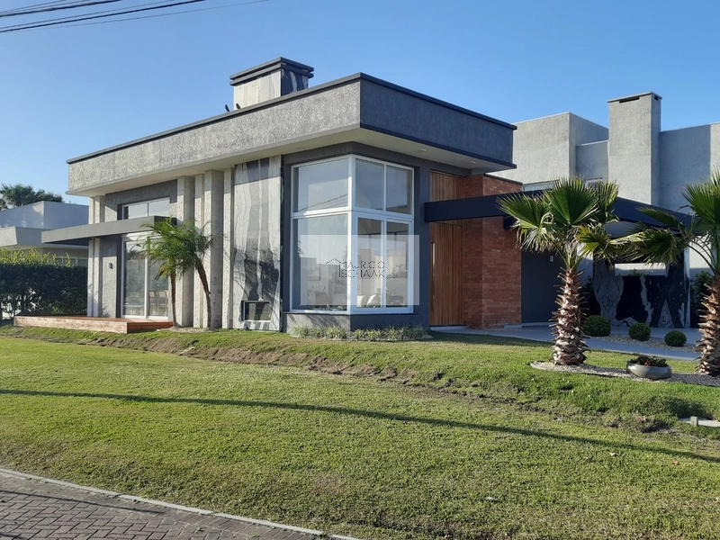 Casa em condomínio fechado em Capão!