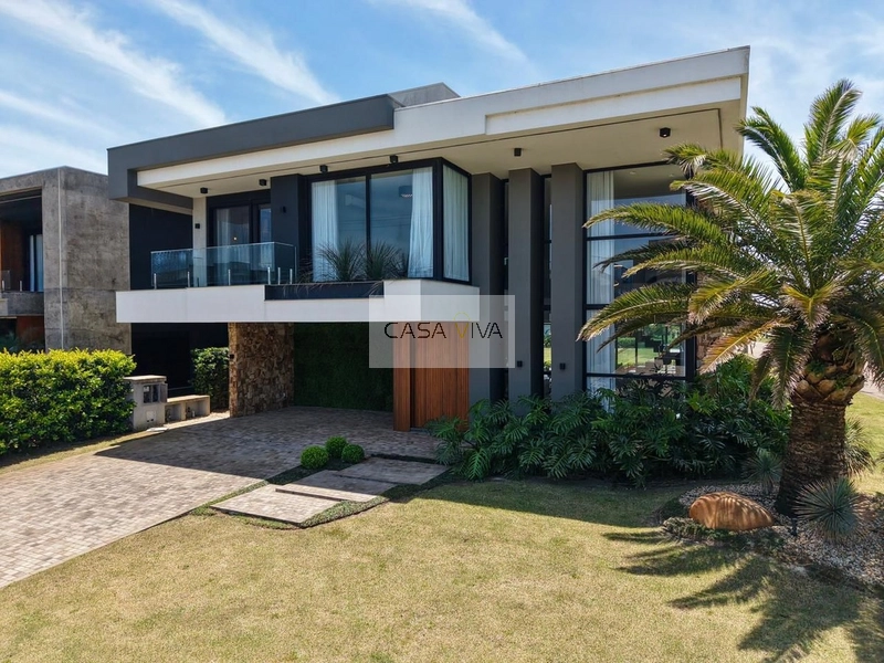 Casa em condomínio fechado!