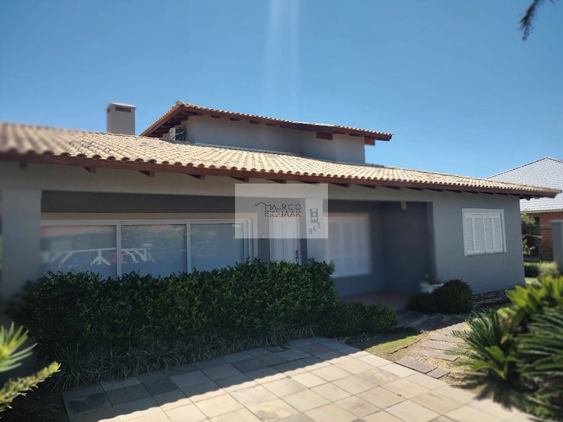 Casa à poucos metros do mar em Xangri-lá: 1ª foto da galeria de imagens do imóvel