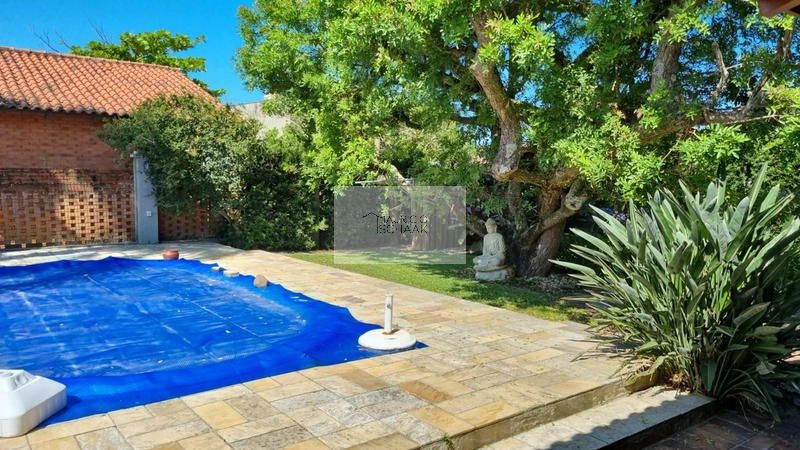 Casa à poucos metros do mar em Xangri-lá: 3ª foto da galeria de imagens do imóvel