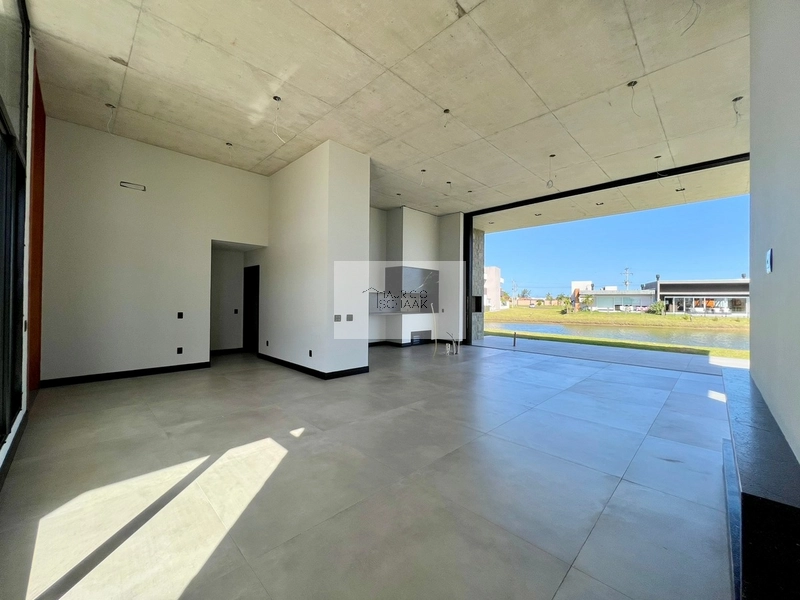Casa beira lago em condomínio fechado!: 10ª foto da galeria de imagens do imóvel